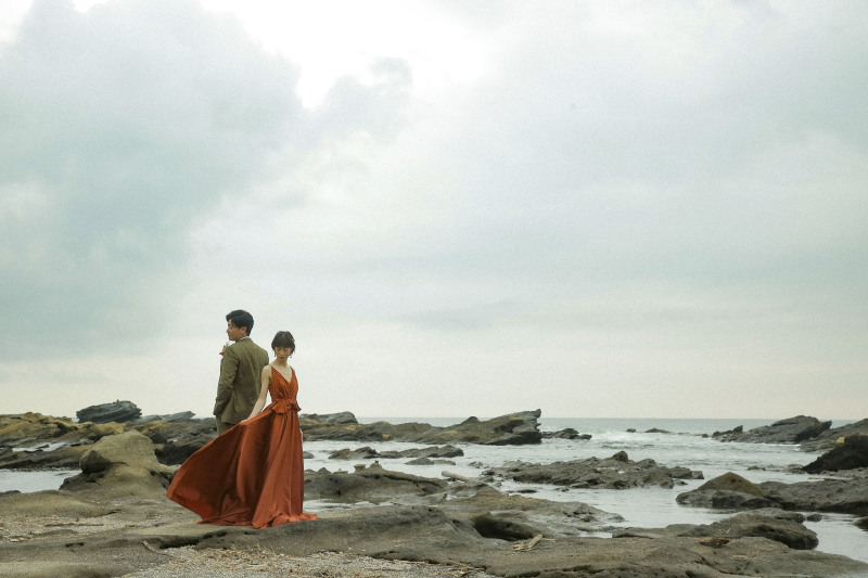 カラードレスの色味を引き立たせて