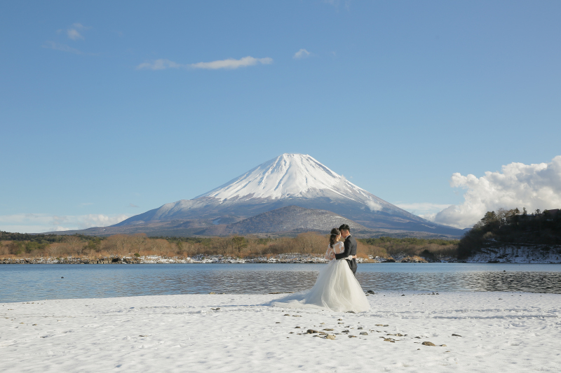 雪解けの精進湖