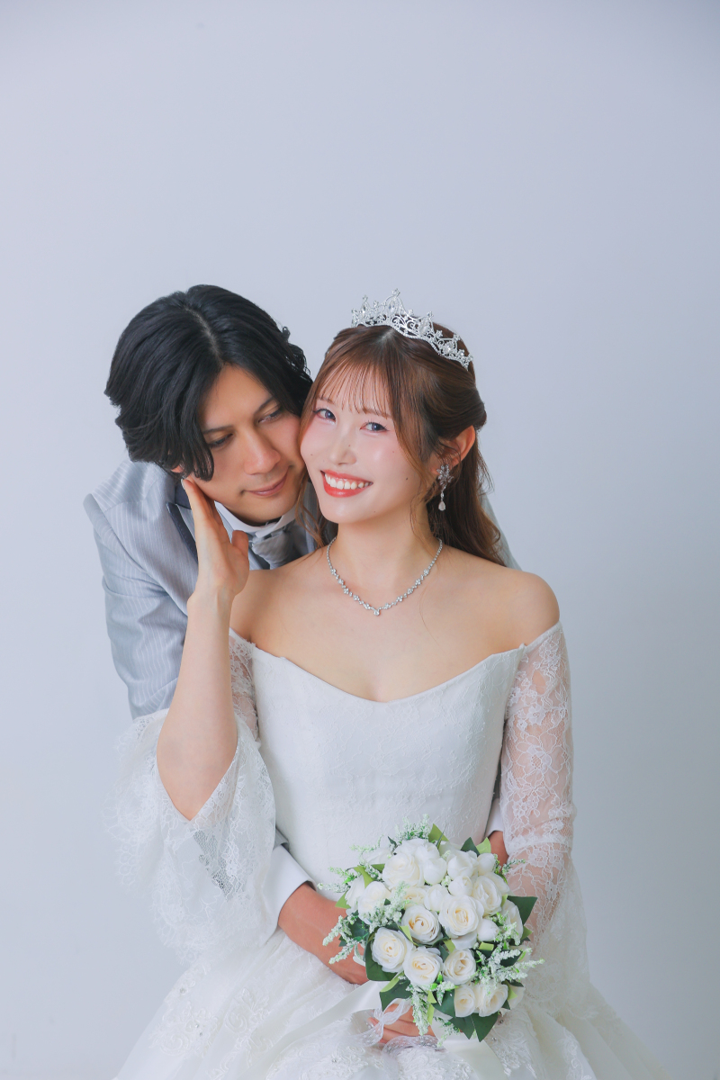 そっと後ろから抱きしめて