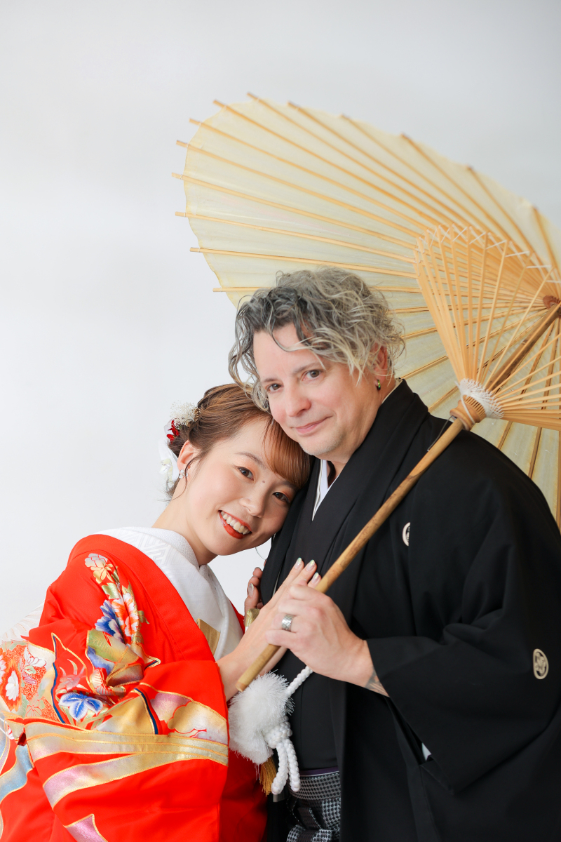 シンプルにお二人の表情を見せて