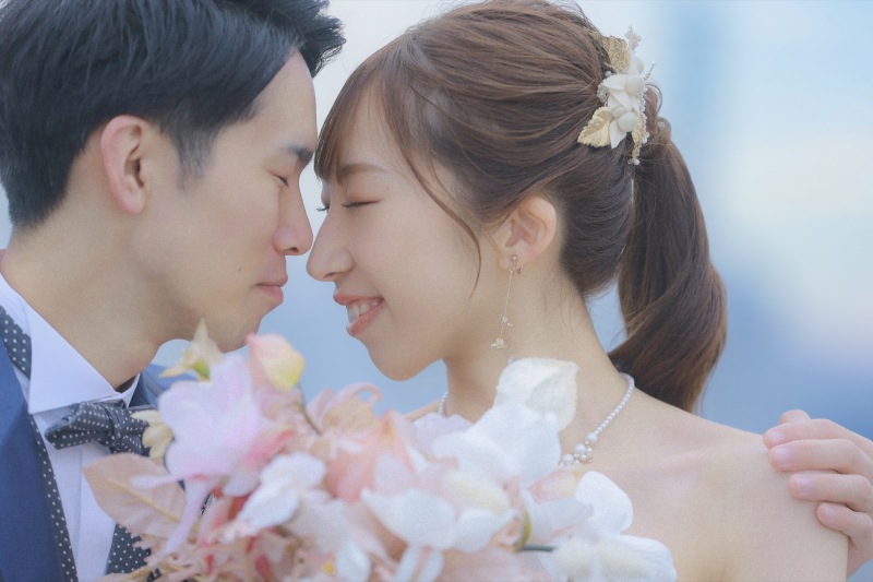 おでこをコツン