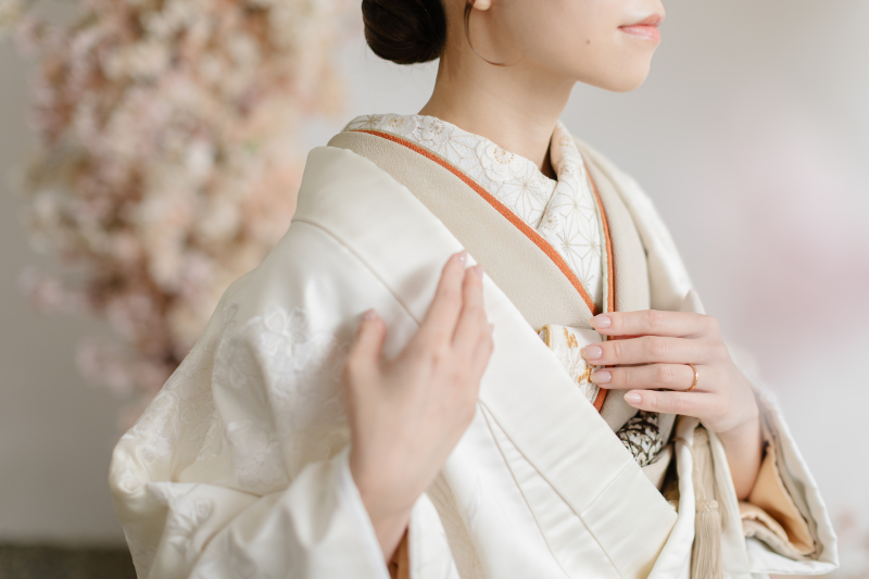 手元のネイルも見せながら。