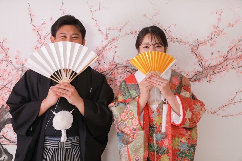 お口元を隠して