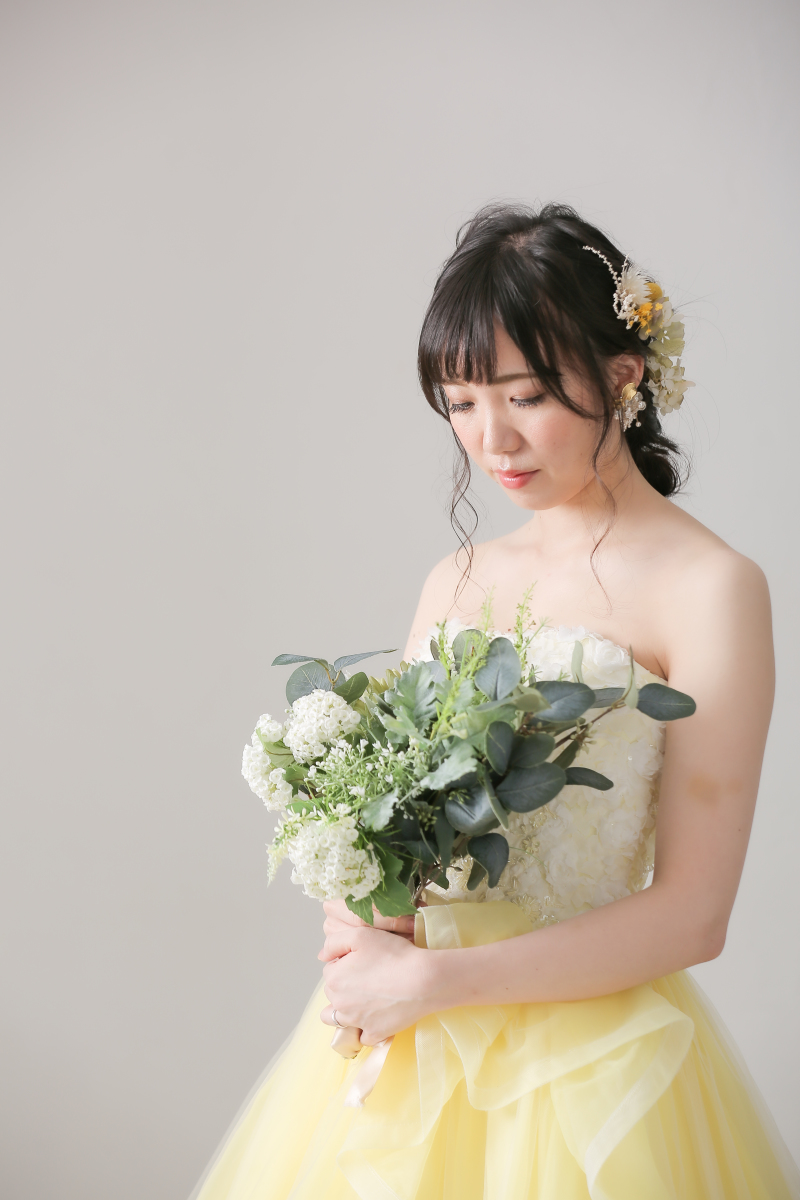 髪型もドレスのディティールも変わるハーフアップ