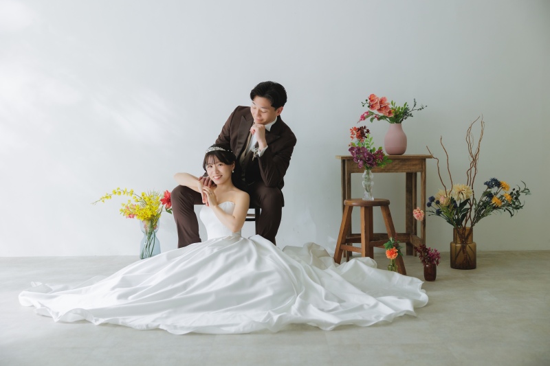床にふわり、ドレスの花が咲く