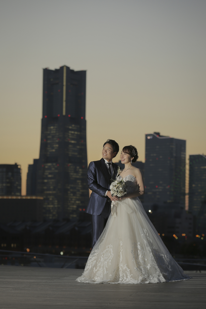 キラキラ輝くオフィスビル