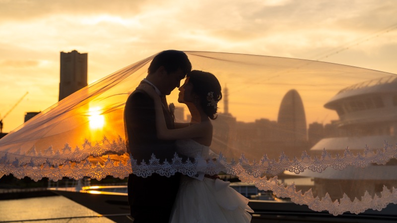 ベールに包まれて