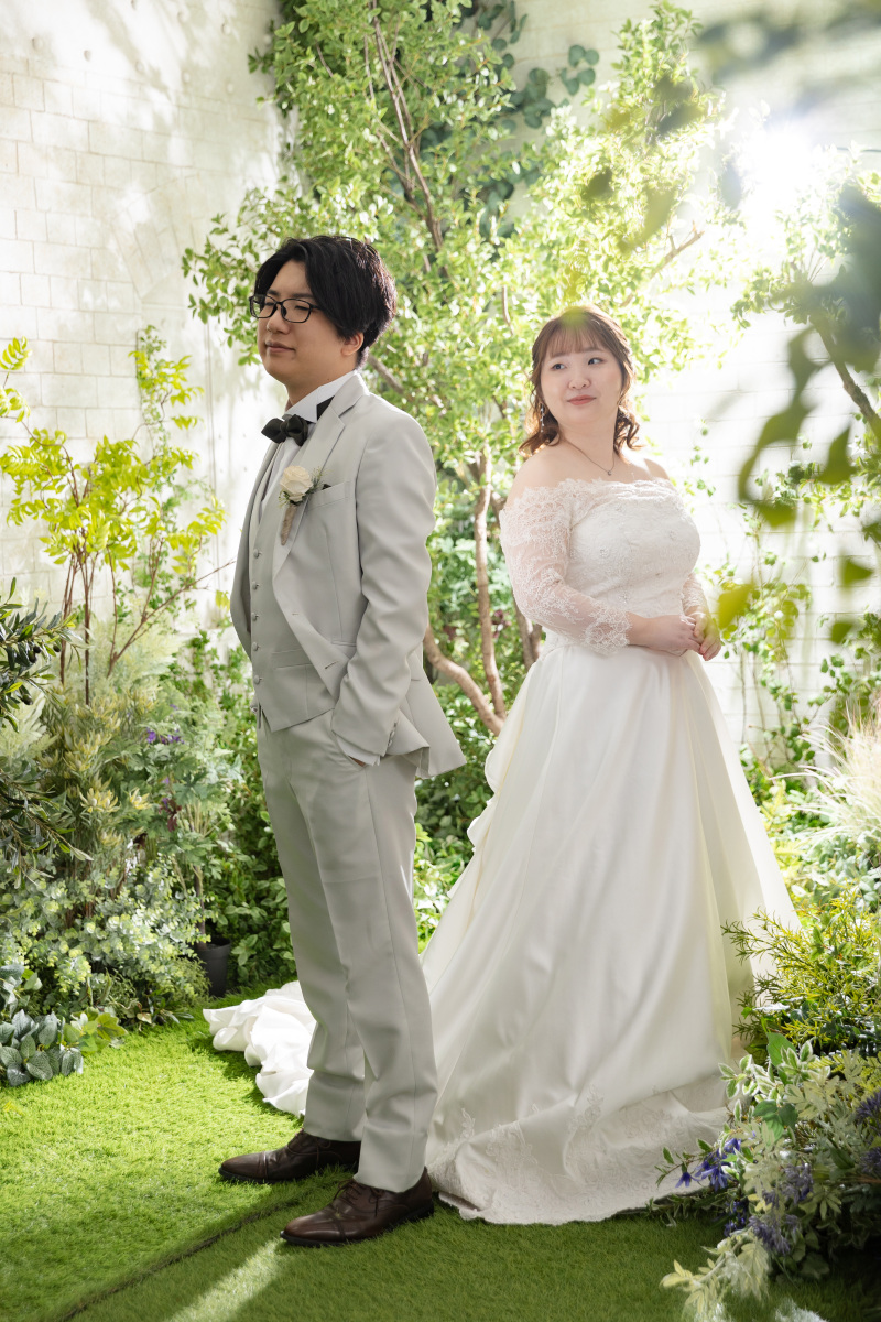 緑あふれる背景をスタジオで