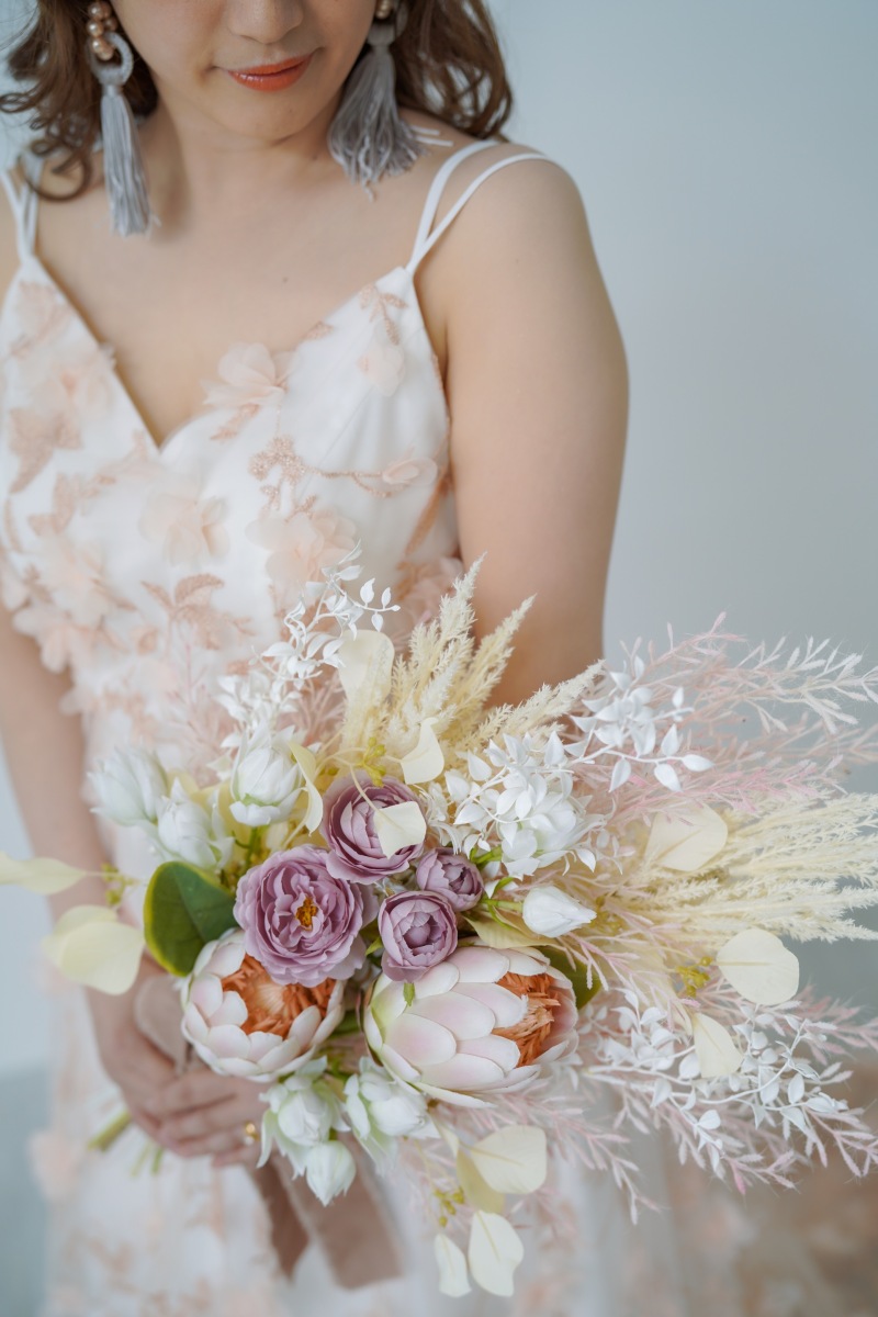 洋装に映えるブーケをパシャリ！！