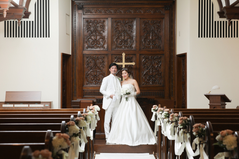暖かなウッド調のチャペルで結婚式さながらにphoto by谷澤明美