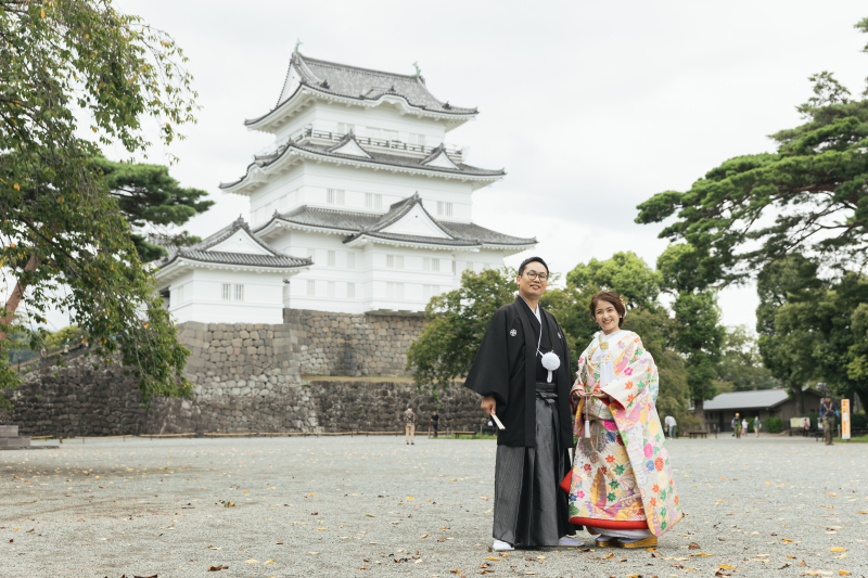 小田原城を背景に