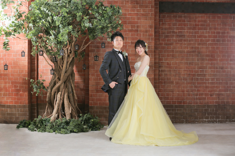 木漏れ日の前で