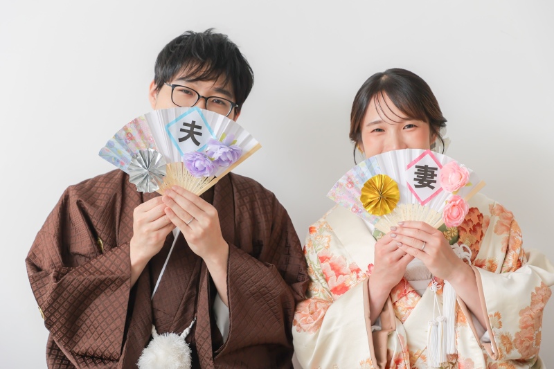 扇子を使って