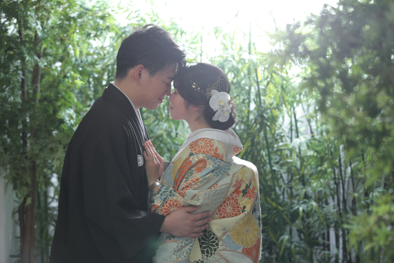 竹藪の前でロマンティックなお写真を。