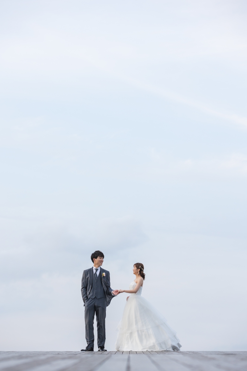 大きな空をバックに