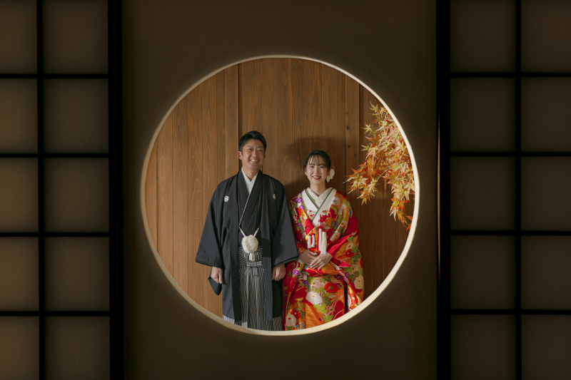 丸窓を利用しての撮影にて