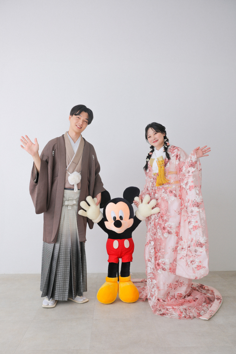 ミッキーと手を繋いで！