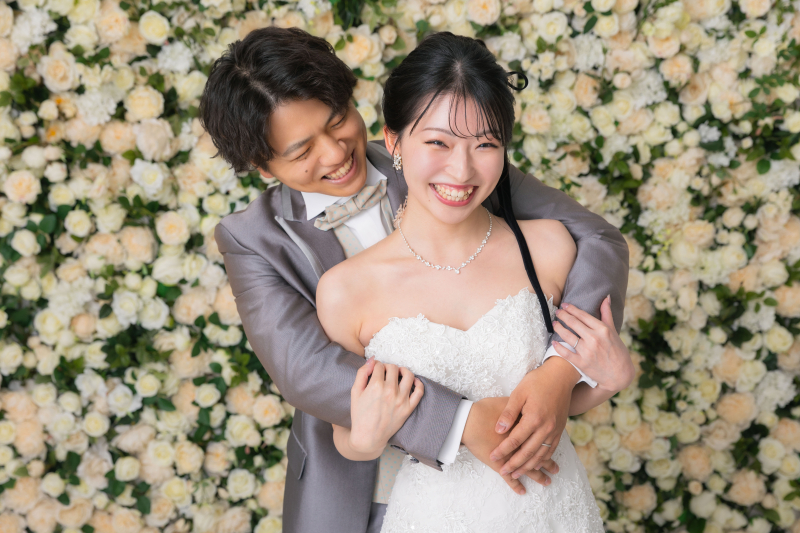 まずは白いバラの背景で!