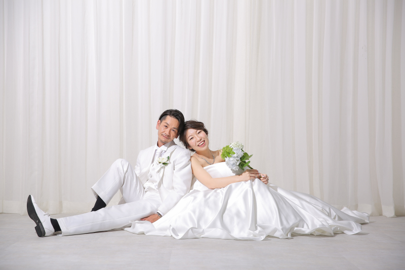 二人が映えるシンプル洋装スタジオ