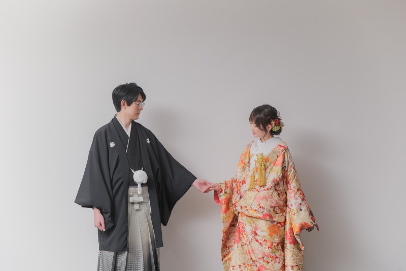 シンプルに手を繋いで