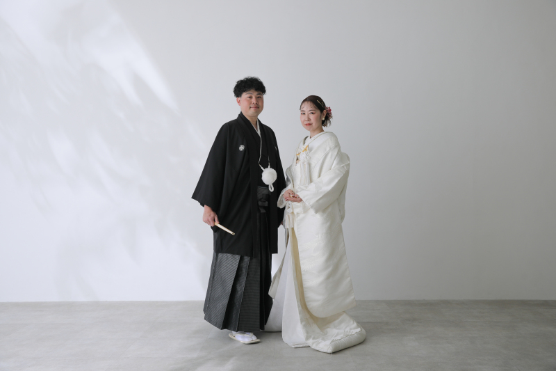 白壁でかっちりと