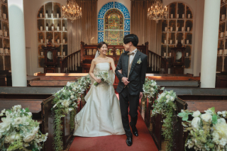 実際の結婚式を挙げる本格チャペルで結婚写真を