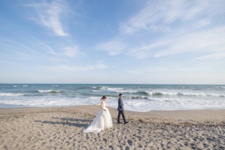 お好きな海や砂浜で、開放的で非日常感のある一枚を