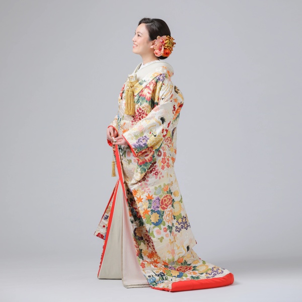 STUDIO AQUA 横浜みなとみらい店（スタジオAQUA）_色打掛・着物が豊富