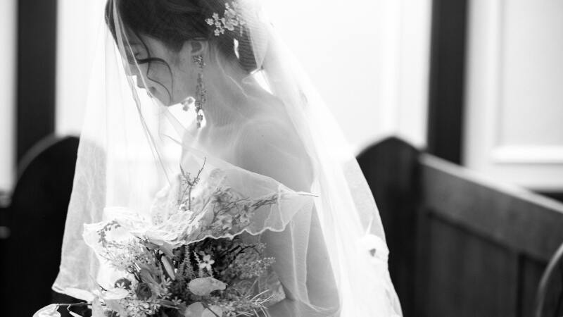 最後の身支度、素敵なベールダウン