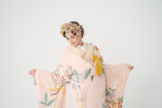 写真映えする華やかな色打掛がたくさん！