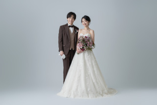 【シンプルに婚礼写真を残す】洋装スタジオ◇基本台紙＋1カットデータ◇美肌ライブレタッチ付