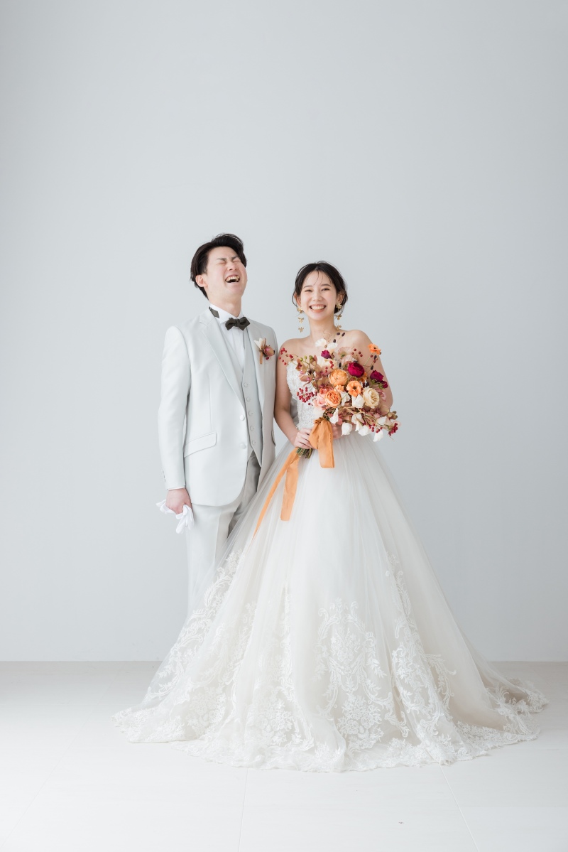 【シンプルに婚礼写真を残す】洋装スタジオ◇基本台紙+1カットデータ◇美肌ライブレタッチ付