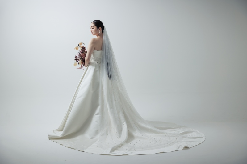 【シンプルに婚礼写真を残す】洋装スタジオ◇基本台紙+1カットデータ◇美肌ライブレタッチ付