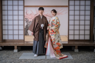本格的な茶室スタジオで撮影する、和装の結婚写真