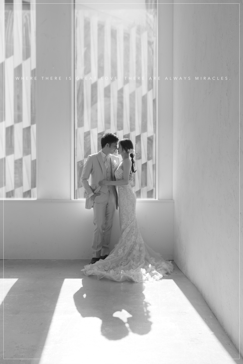 窓から差し込む光 。