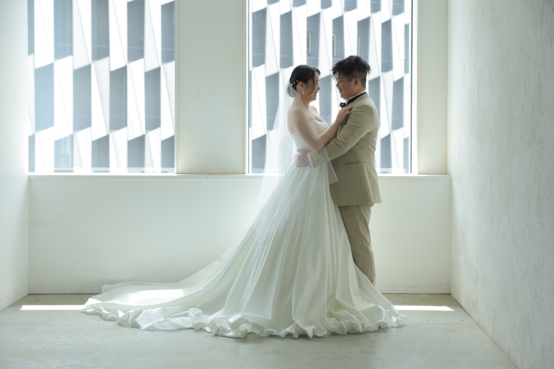 自然光が入る大きな窓辺