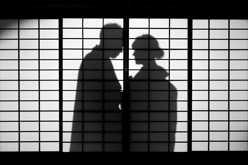 影で描くふたりの姿