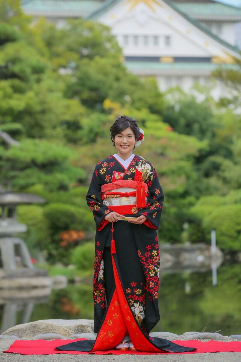 お城を背景に立ち姿を撮影☆