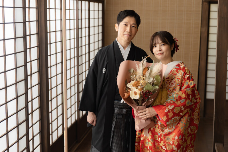 ブーケを持ちながら