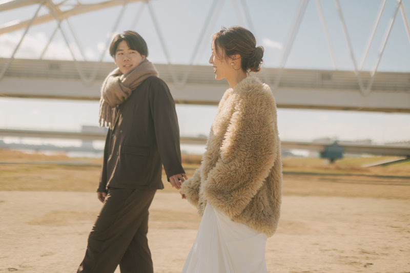 手をつないで…