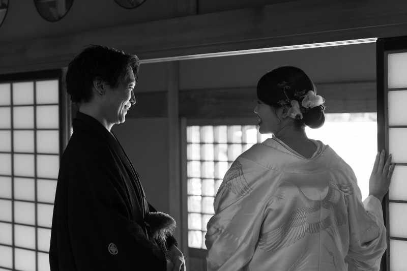 まずはクールさ満載のモノクロ写真から