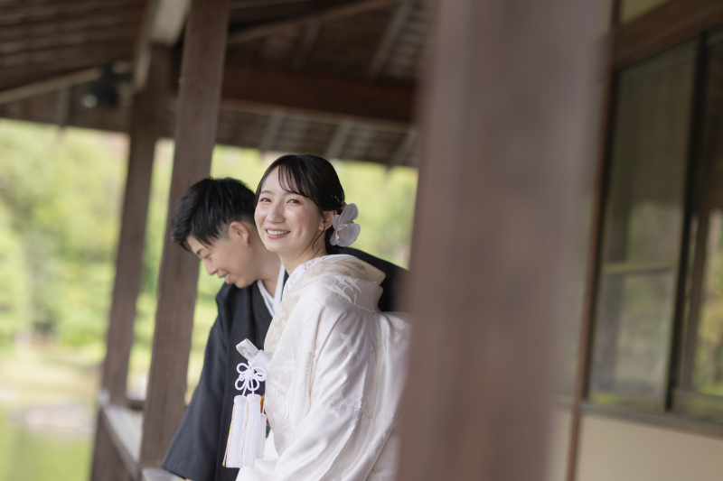 外を眺める