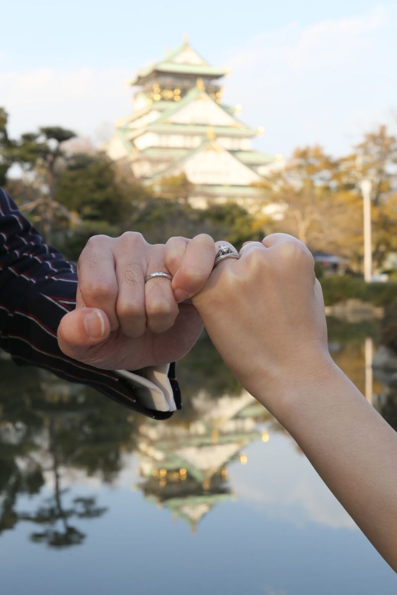 天守閣をバックに指輪フォト!