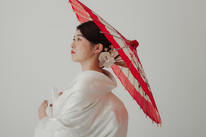 和傘を使って、新婦様のソロショット