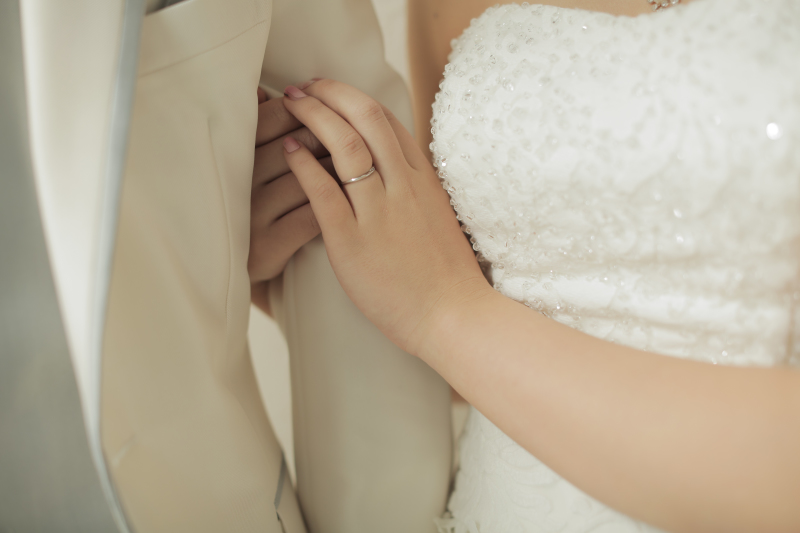 ぎゅっと腕組みして♡