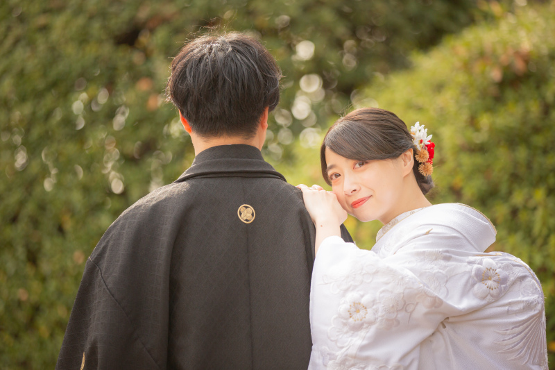 新郎様の肩で一休み♡