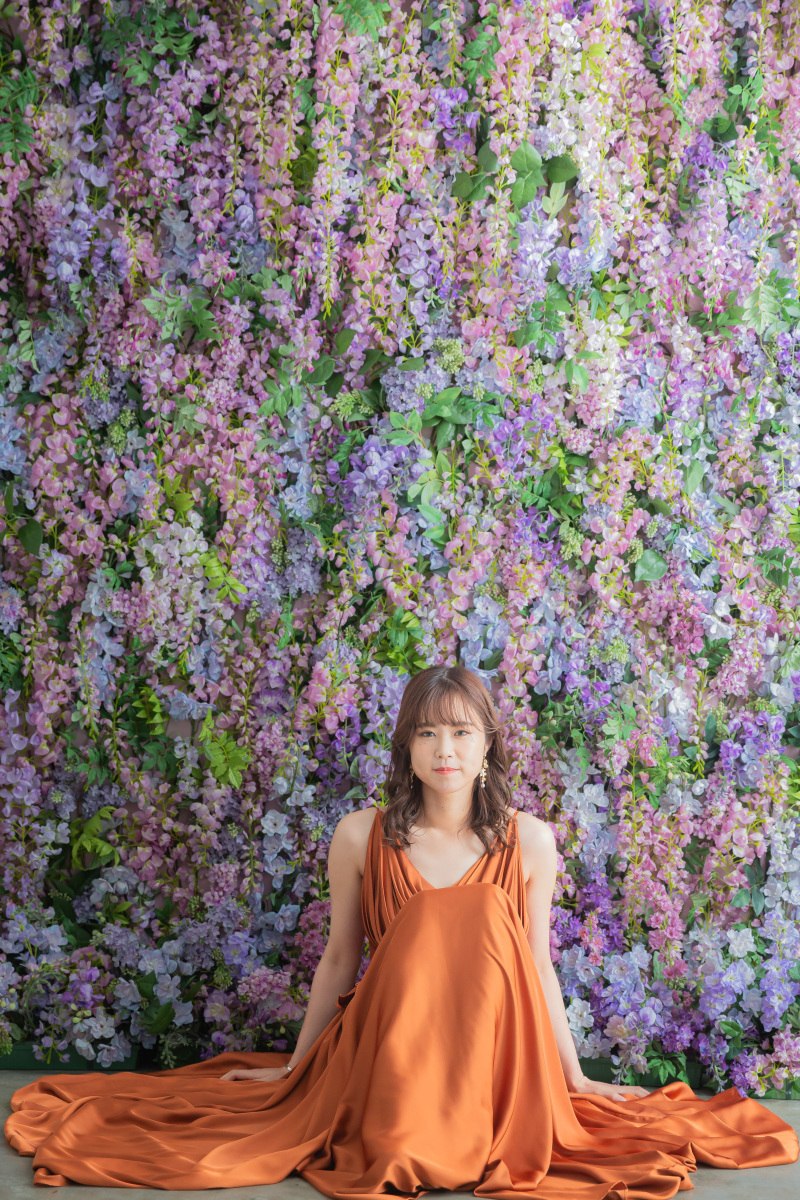 ちょこんと座る新婦様