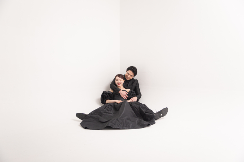 座ってのショットも!