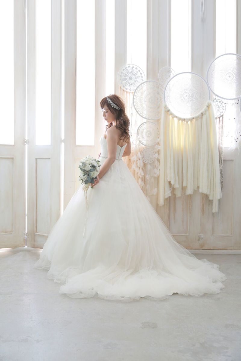 ゴージャスなドレスは後ろ姿まで素敵！