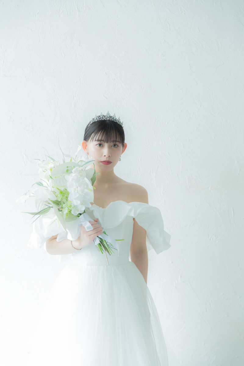 ナチュラルなホワイトブーケを合わせました。